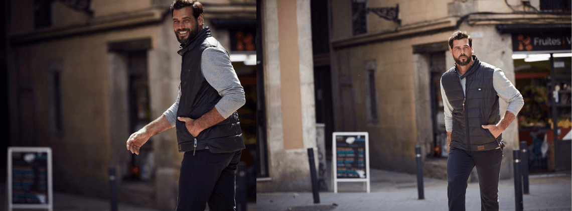 Man op straat met een chino aan en een bodywarmer