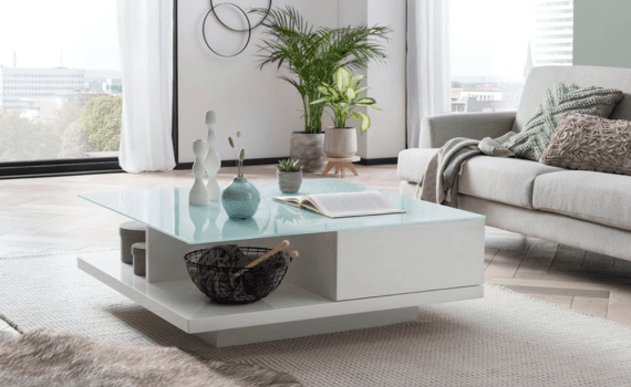 Witte moderne salontafel met een glazen plaat erop