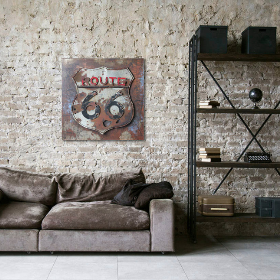 Bank en kast tegen de muur industriële stijl