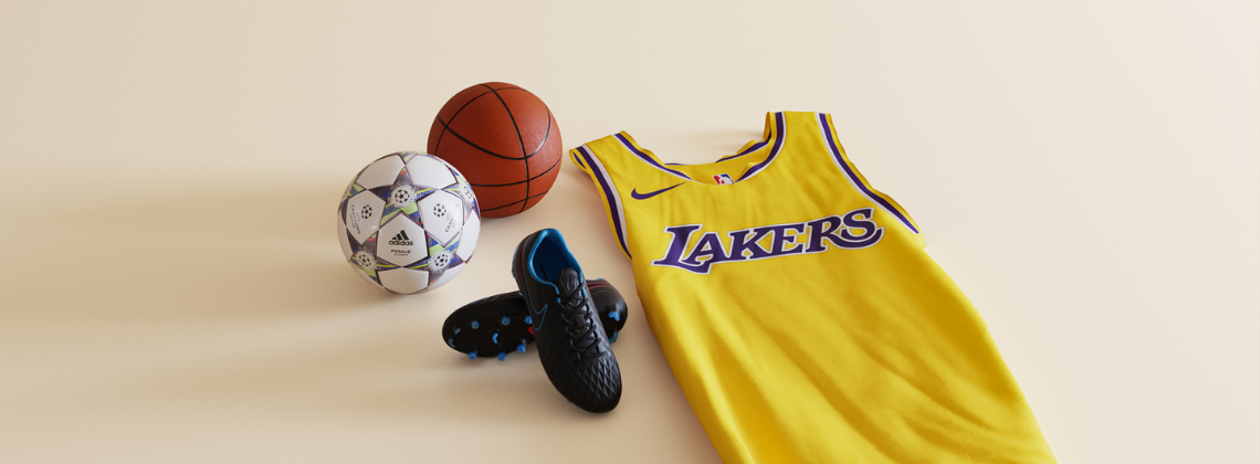 Sport shirt, schoenen en ballen