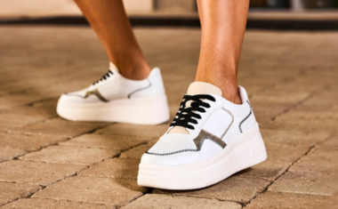 Witte schoenen met bruine details