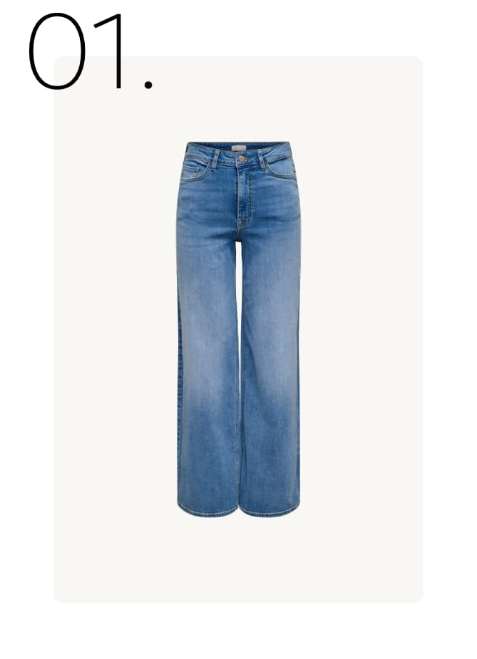01. – Lichtblauwe jeans met wijde pijpen en vijf zakken